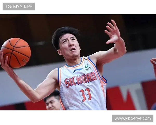 韩硕：从篮球场的拼搏到人生的精彩转折，探索他的成长与成就之路